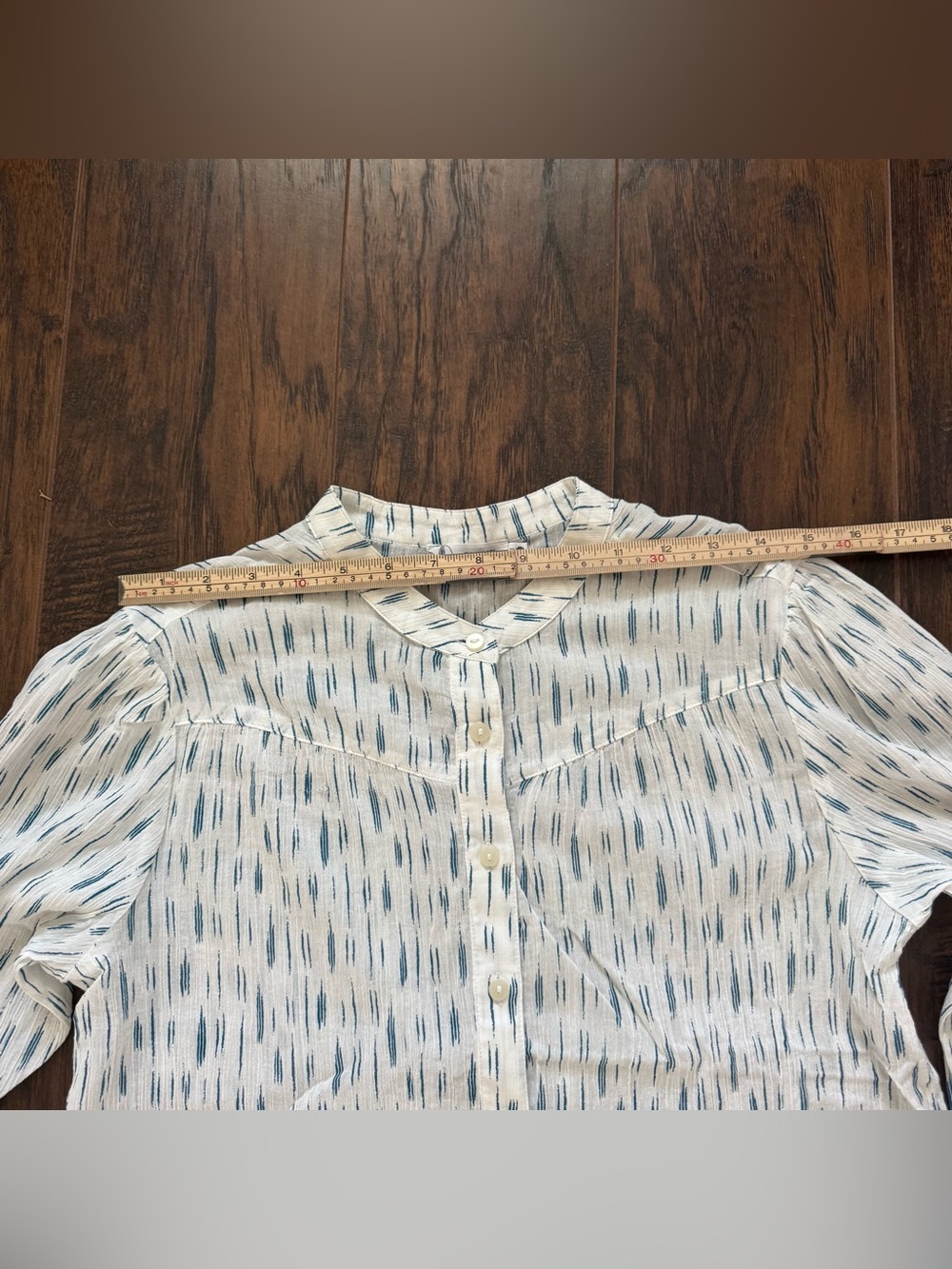 Carve Designs XS Azul Ikat (White w/Blue) Tatum Gauze Top - Picture 5 of 7